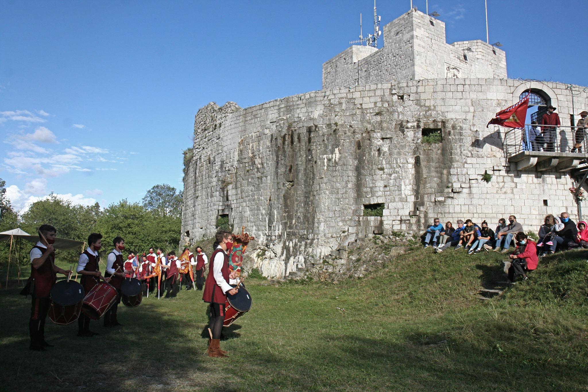 Copertina per Un weekend medievale per l'apertura della Rocca di Monfalcone